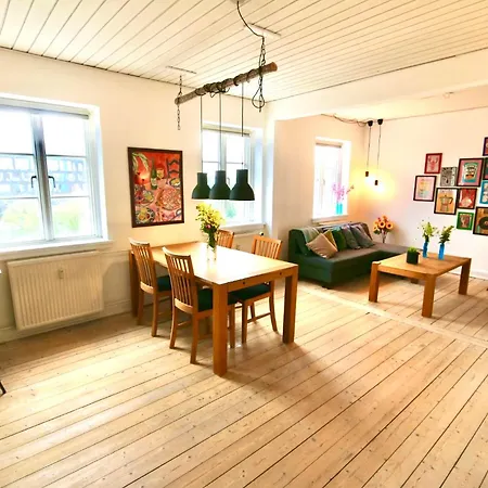Daire Taet Ved Havnen *